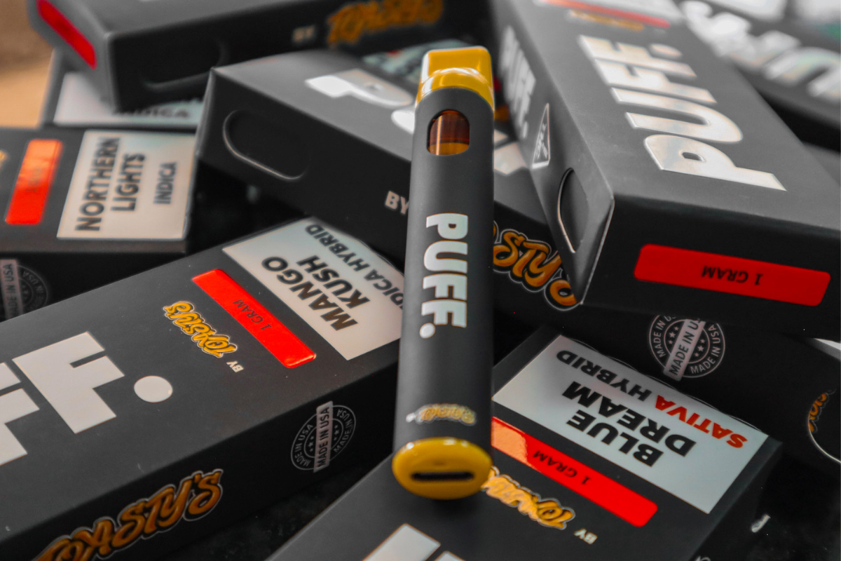 HHC Vapes vs. Traditional Vaping: Which Is Right for You? Toasty's Co HHC Vapes vs. Traditional Vaping: Which Is Right for You? Toasty's Co